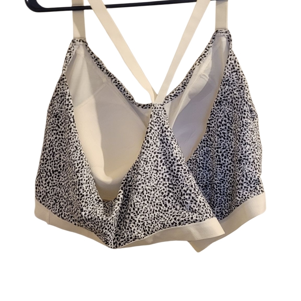 Old Navy Black and White Patterned Activewear Top Size 4X NWOT - Picture 3 of 6